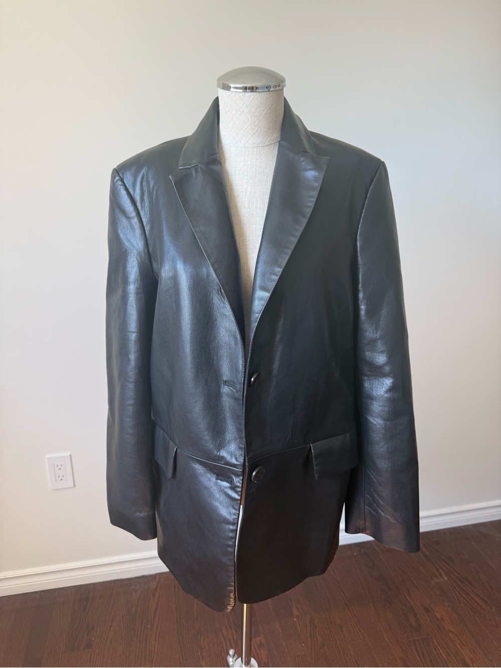 Wilfred Black Leather Single-Breasted Trench